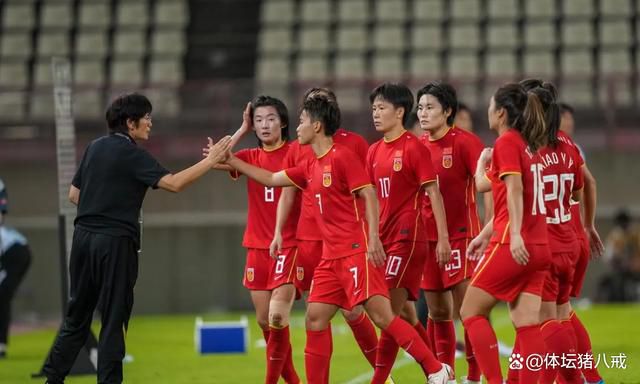 今日焦点战预告16:45 澳超赛场 悉尼FC VS 惠灵顿凤凰 惠灵顿凤凰强势出击能否在客场全身而退？01:30 意甲赛事 那不勒斯 VS 蒙扎 那不勒斯欲在主场迎来反弹重返欧战区!02:45 葡超赛场 本菲卡 VS 法马利卡奥 本菲卡对榜首之位虎视眈眈，法马利卡奥客场之旅恐难以全身而退？03:45 意甲赛事 热那亚 VS 国际米兰 国米已连续多场赛事保持不败，火“热”势头欲继续延续？ 事件那不勒斯后卫纳坦肩膀脱臼，马扎里：队医说他将缺席一个半月那不勒斯主帅马扎里称，后卫纳坦因肩膀脱臼将缺席一个半月时间。